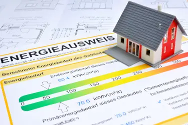 Energieausweis mit Haus als Symbol für die Leistung.